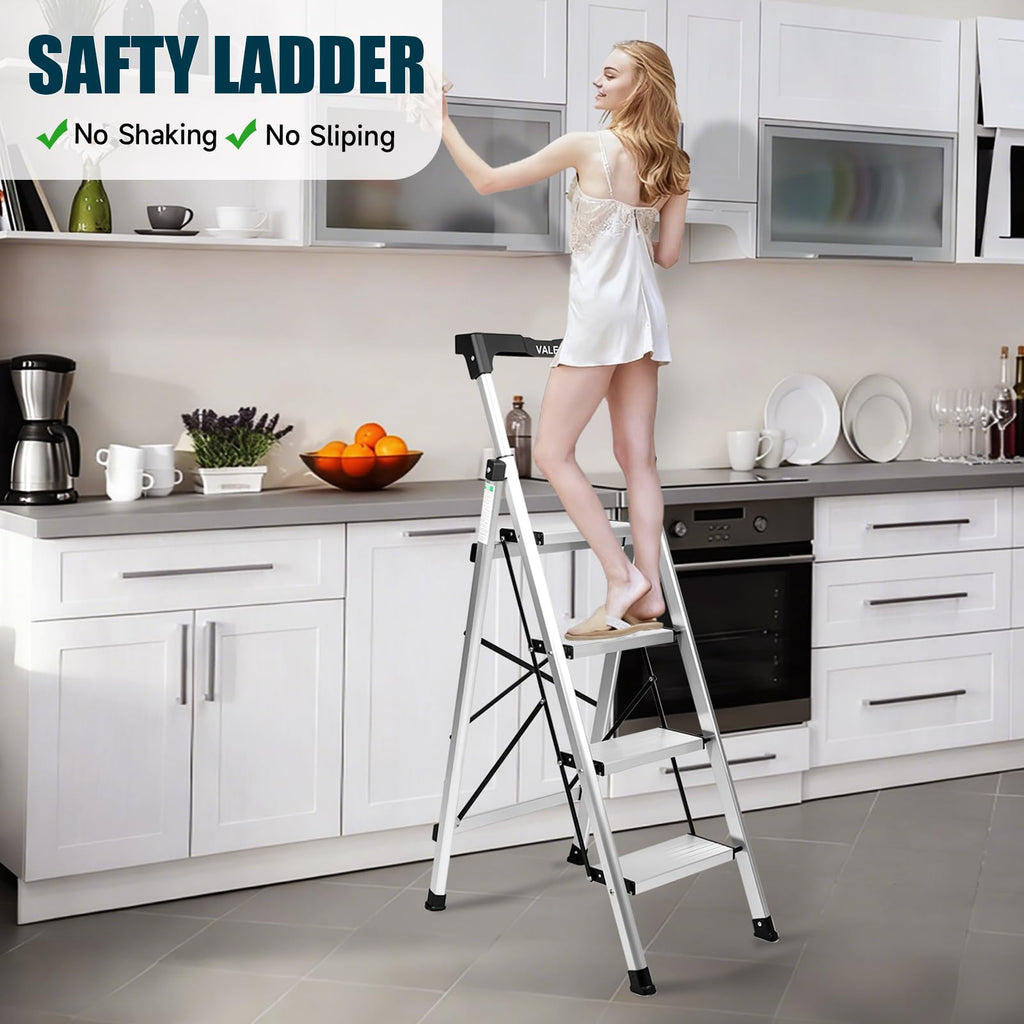 Aluminium 4 Step Ladder with Retractable Handgrip, 330 lbs Capacity, Silver V300777